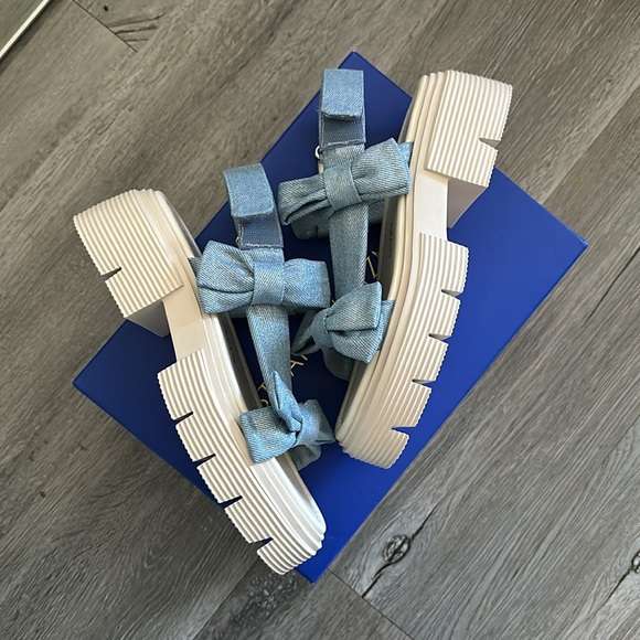 Stuart Weitzman Sofia Nolita Sandal - Picture 2 of 8